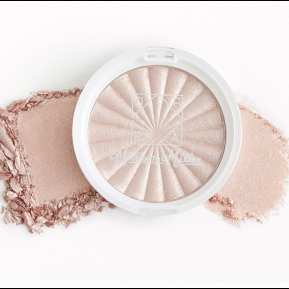 Madison Miller Ofra Highlighter